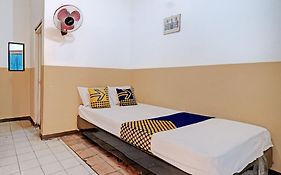 Spot On 92983 Hotel Ayu