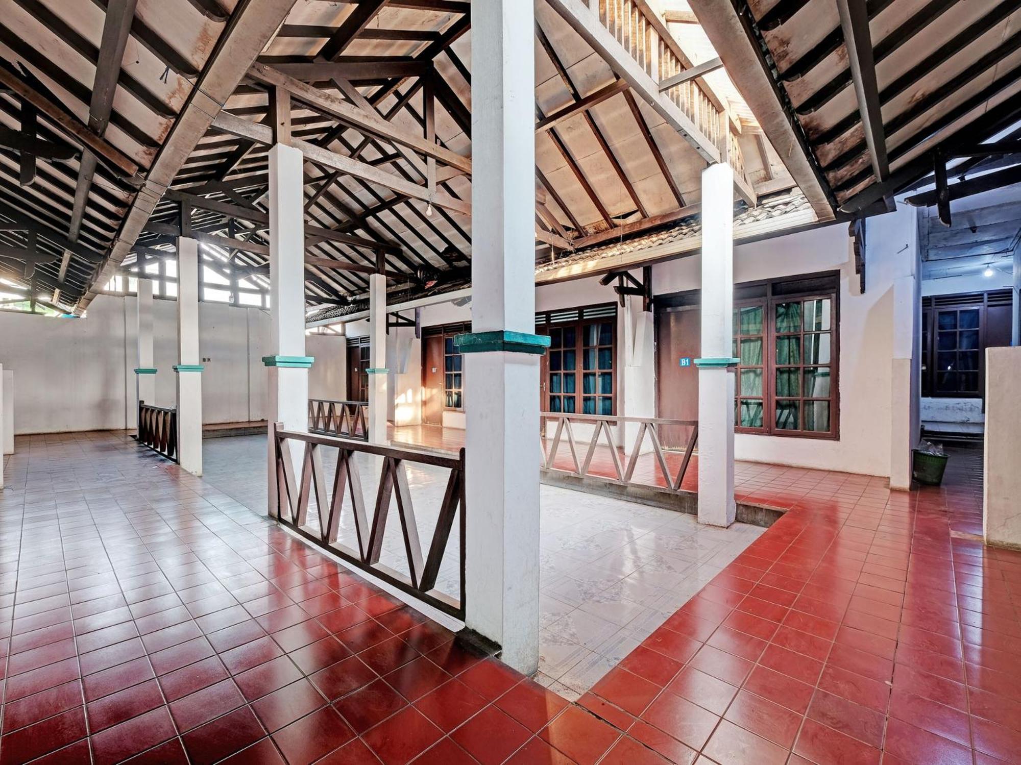 Spot On 92983 Hotel Ayu Semarang Bagian luar foto