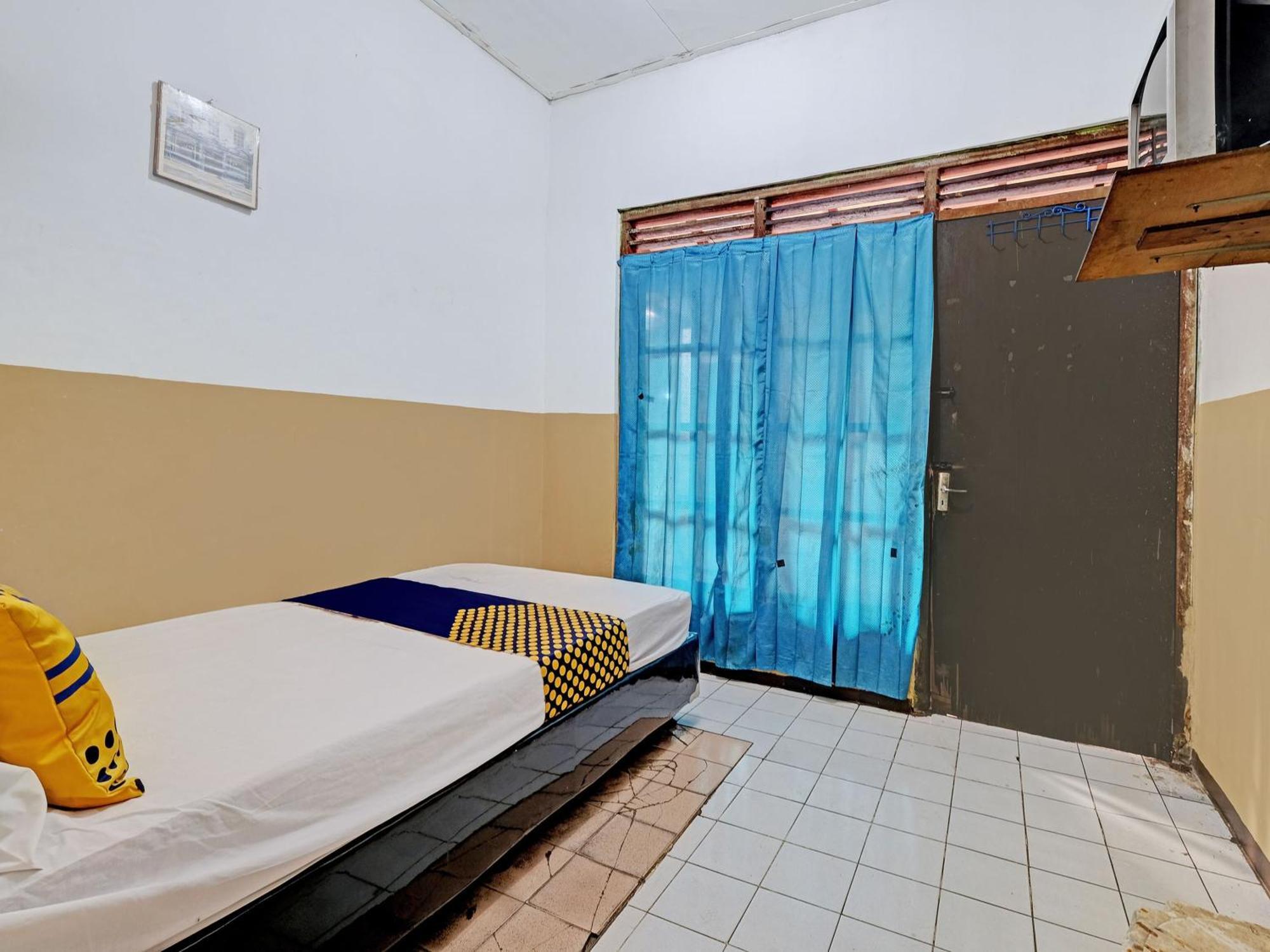 Spot On 92983 Hotel Ayu Semarang Bagian luar foto