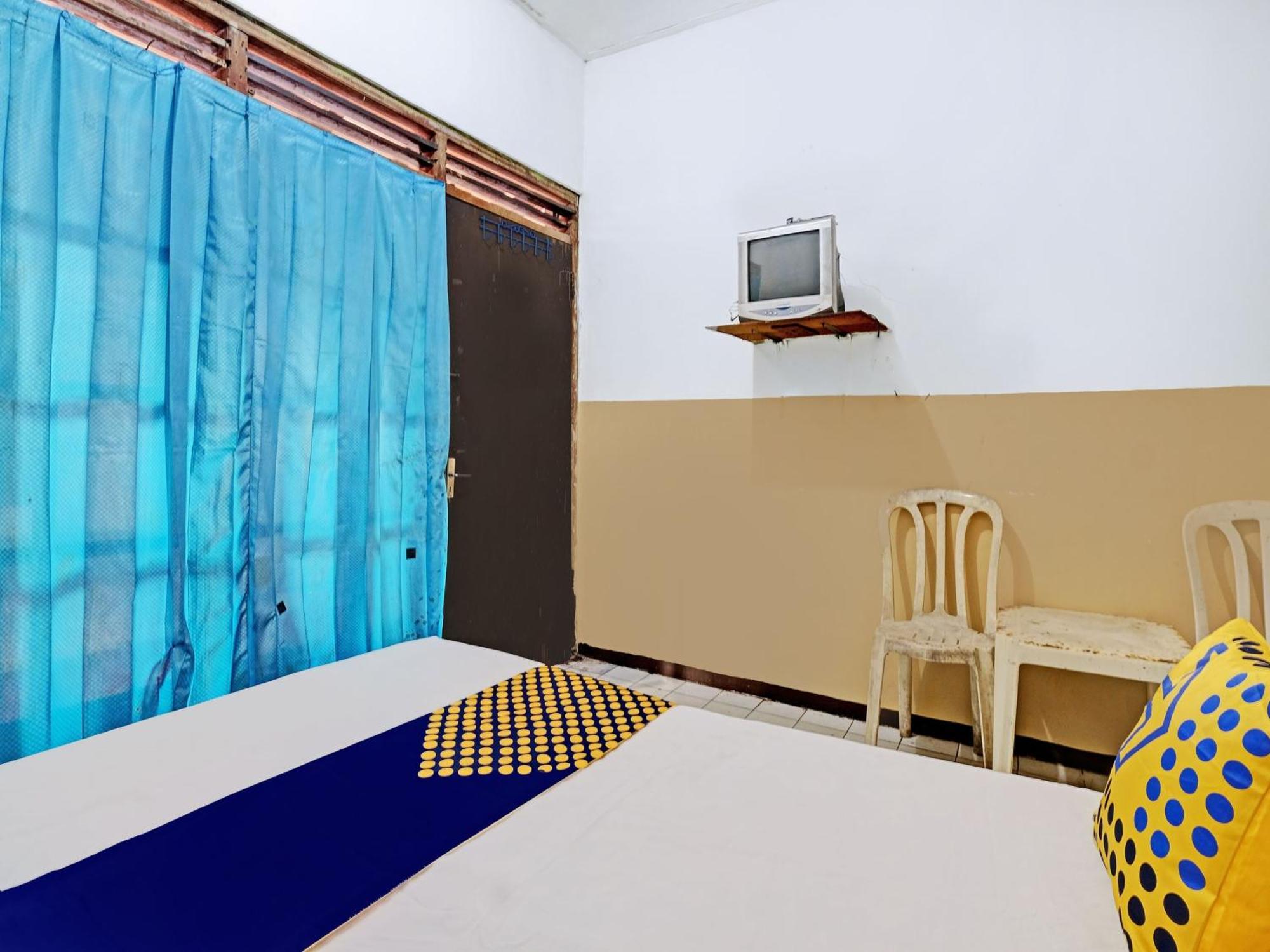 Spot On 92983 Hotel Ayu Semarang Bagian luar foto