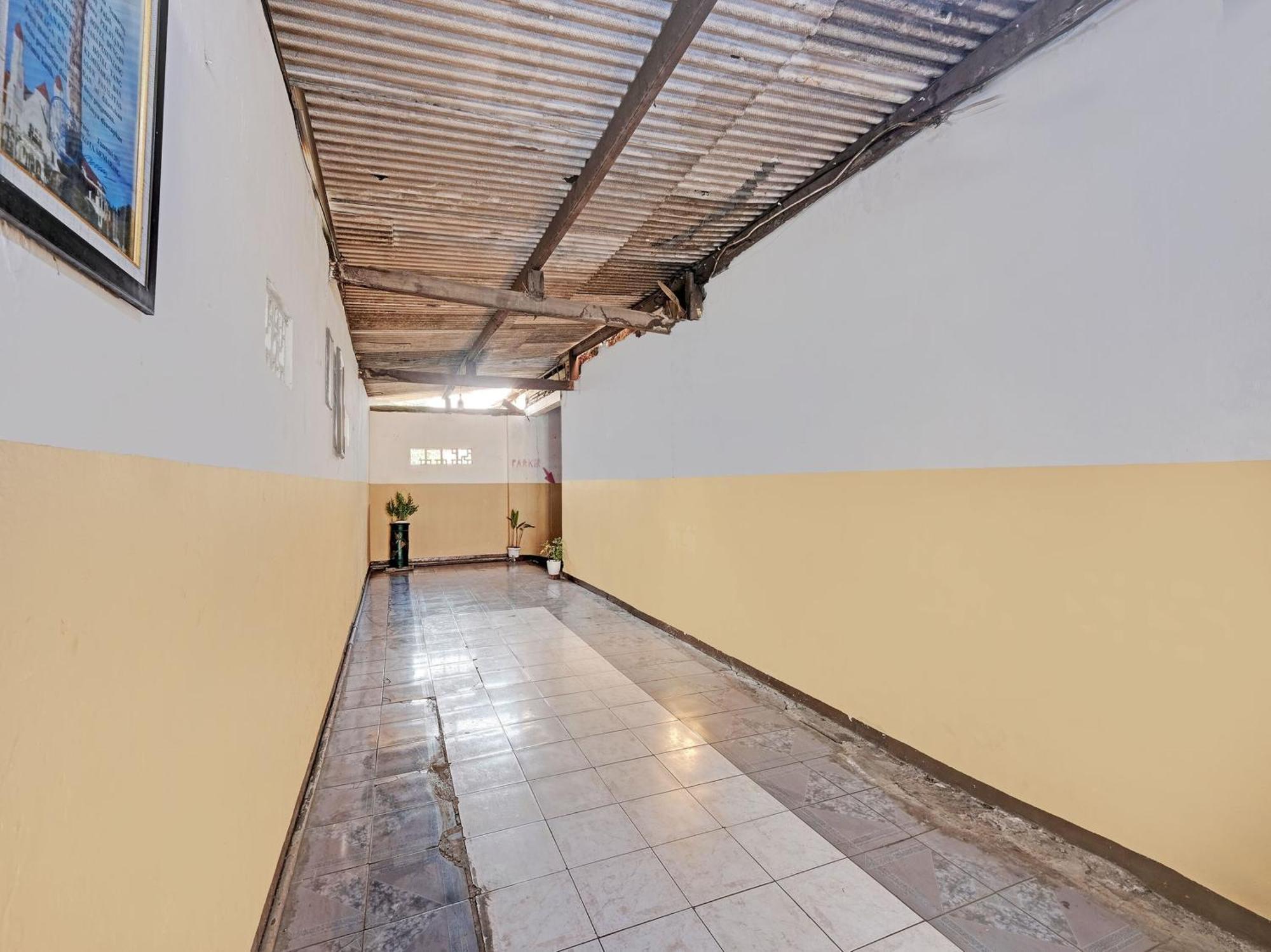 Spot On 92983 Hotel Ayu Semarang Bagian luar foto