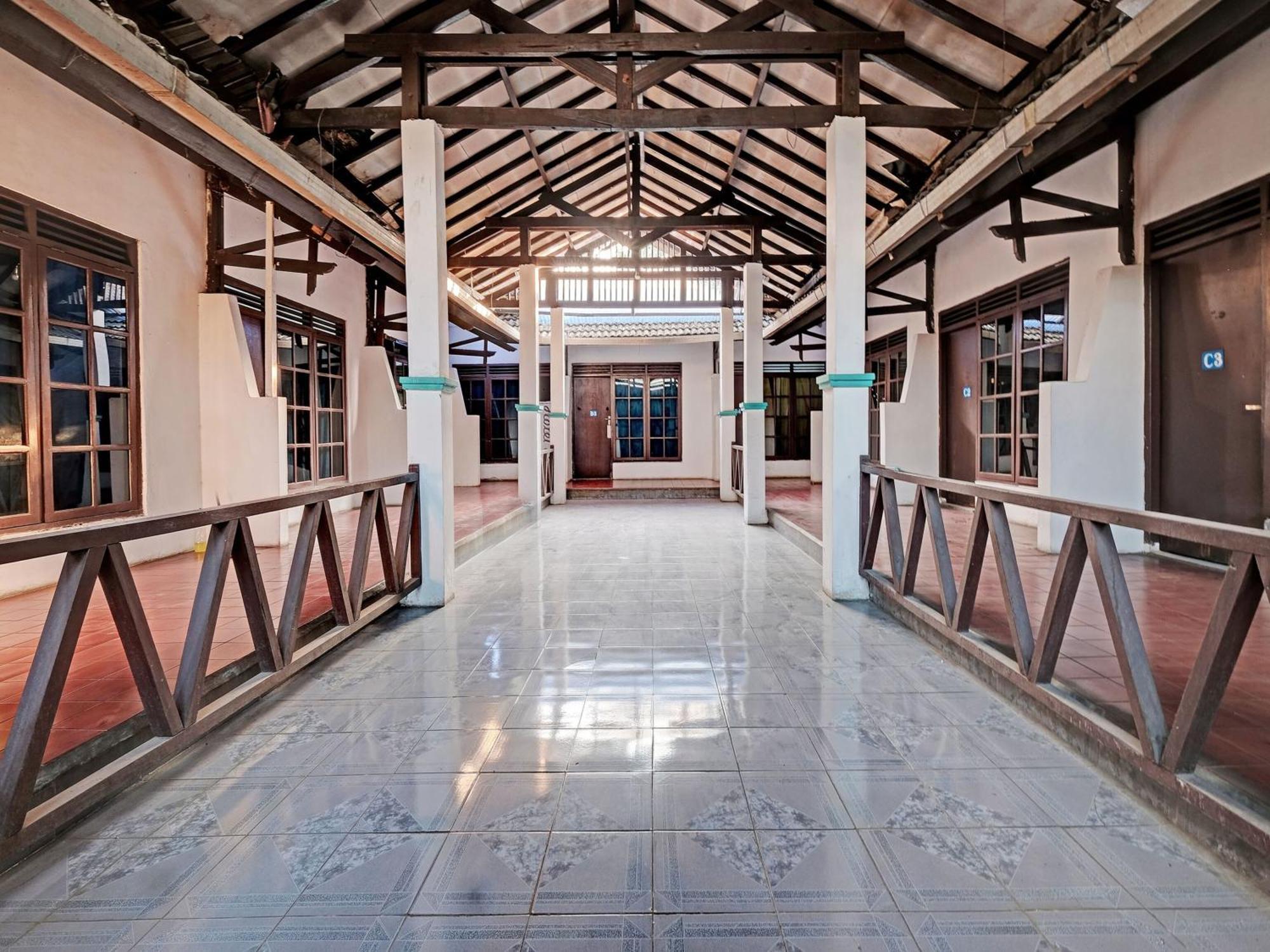 Spot On 92983 Hotel Ayu Semarang Bagian luar foto